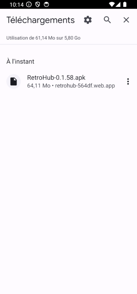 La liste des téléchargements de Chrome, avec la ligne « RetroHub-0.1.58.apk, 64,11 Mo ».